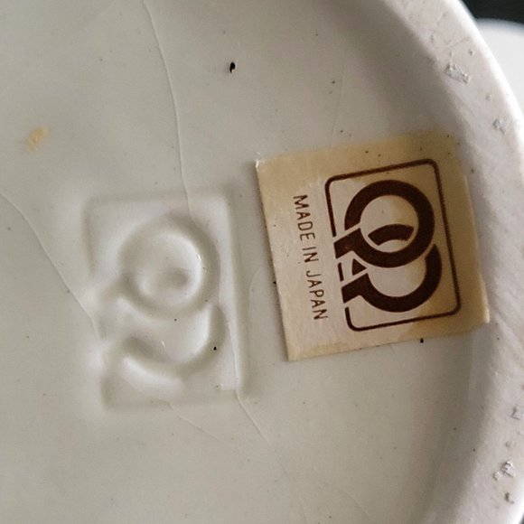 Vintage QQ Ceramic White Elephant Holding Barrel with Trunk, Elephant FIgurine - Picture 7 of 8